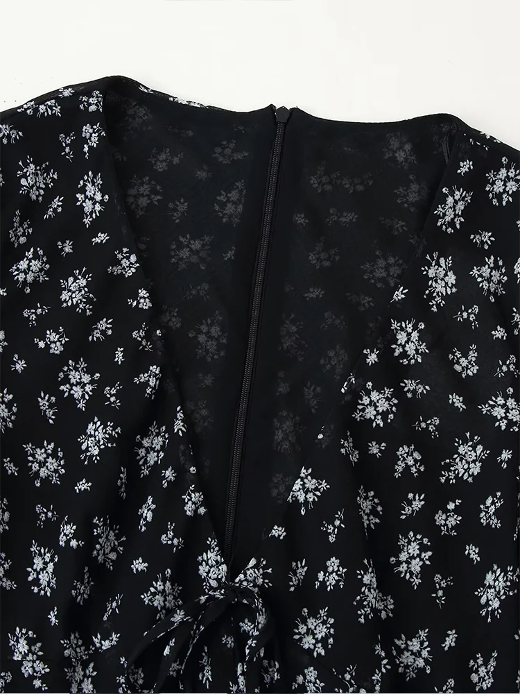 Nueva moda femenina de estilo europeo, vestido en capas estampado de manga larga, versátil, elegante y sencillo con cuello en V