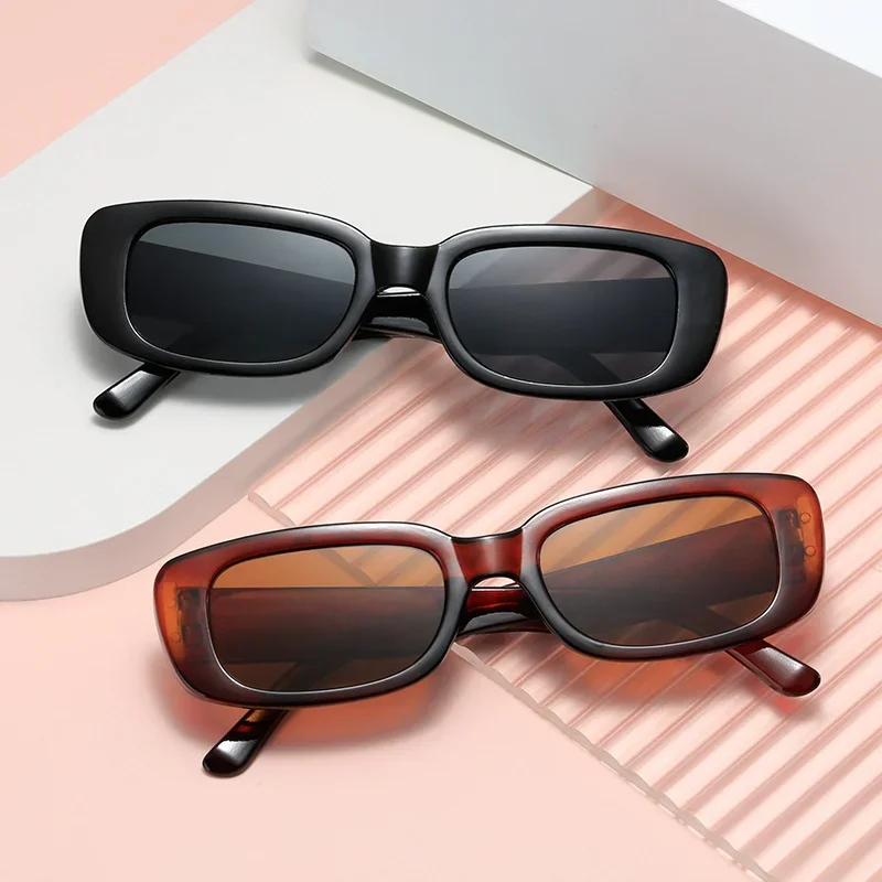 Occhiali da sole rettangolari retrò alla moda per le donne occhiali da sole con montatura quadrata piccola Punk retrò estivi occhiali da sole UV400 Shades Outdoor