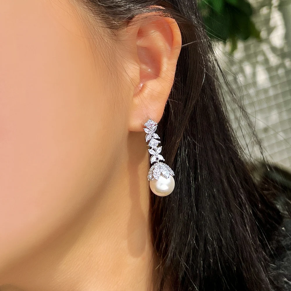 CWWZircons Elegante Weiße CZ Blattförmige Lange Hängeohrringe mit Perlen für Damen Festliche Braut Hochzeit Pageant Großhandel E1067 – Detail 7