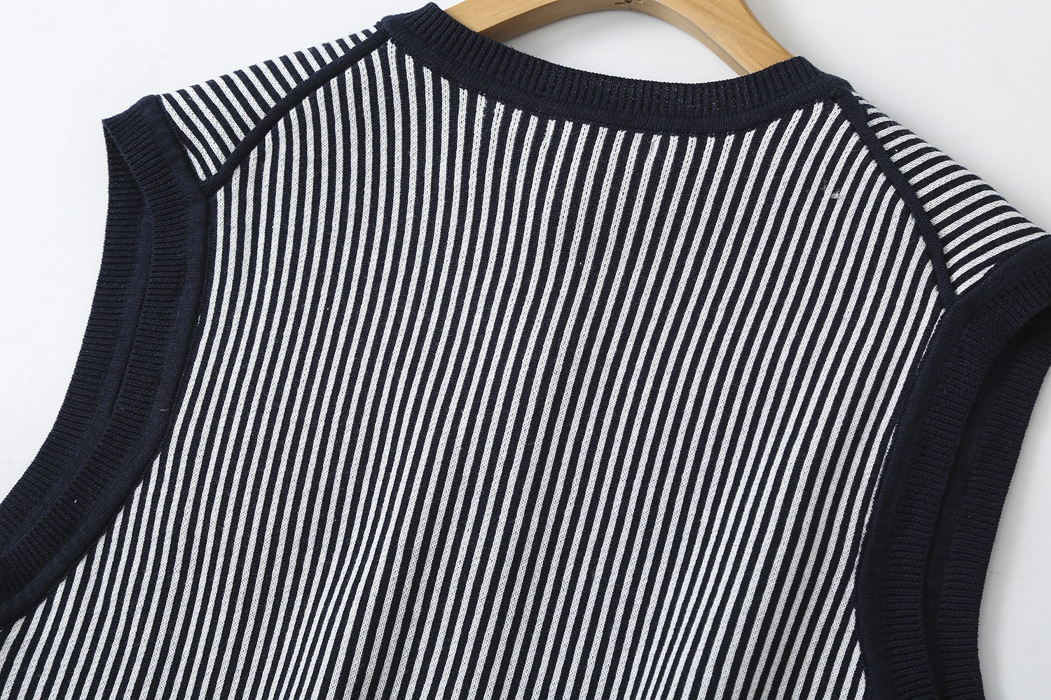 Ethereal MD 2024 new style of Women\'s casual workplace light cooked small fragrance crew-neck striped knit inside vest