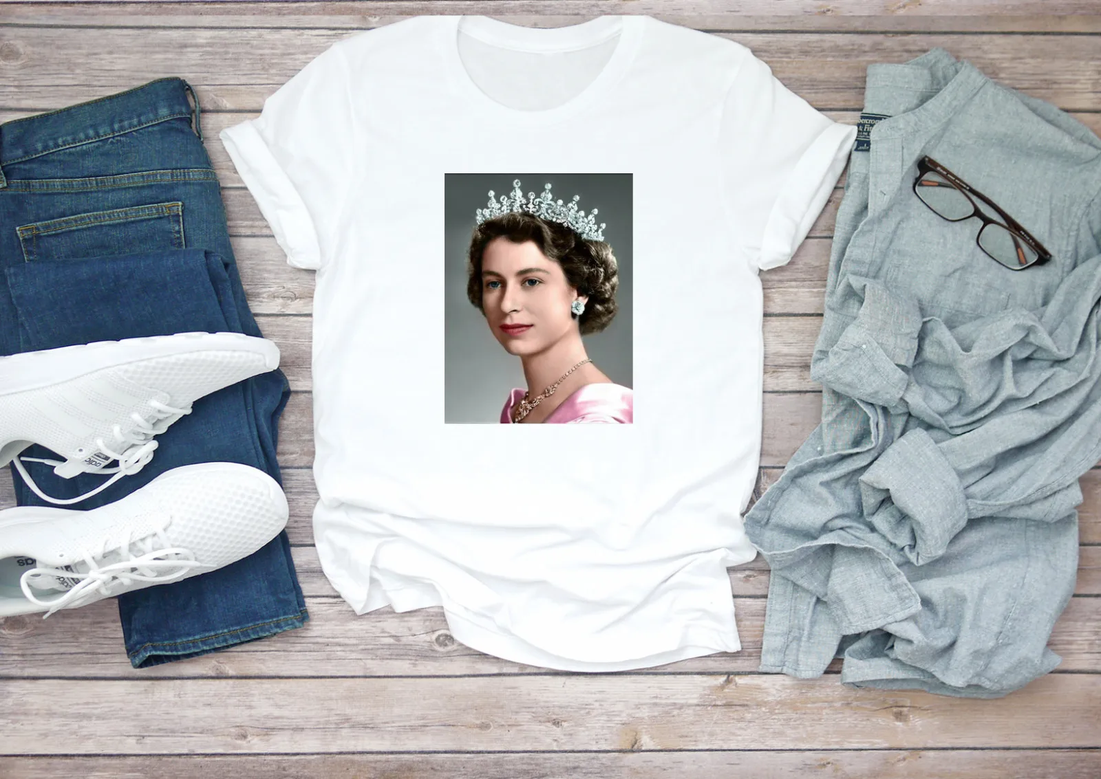 

Queen Elizabeth II Colored Short Sleeve White Men's T Shirt K315