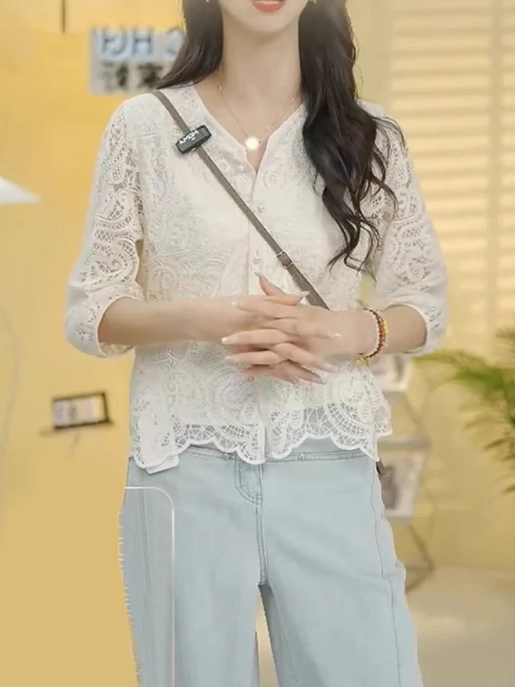 Faionable High-End Lace irt Scava fuori ort Sve Gancio Fiore Design Dimagrante Top Age-Defng Versatile Seta coreana Sle