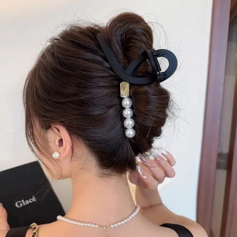 

1pc Retro Korean frosted hair clip for women with a high-end feel, large size grab clip for women with curly hair, shark clip