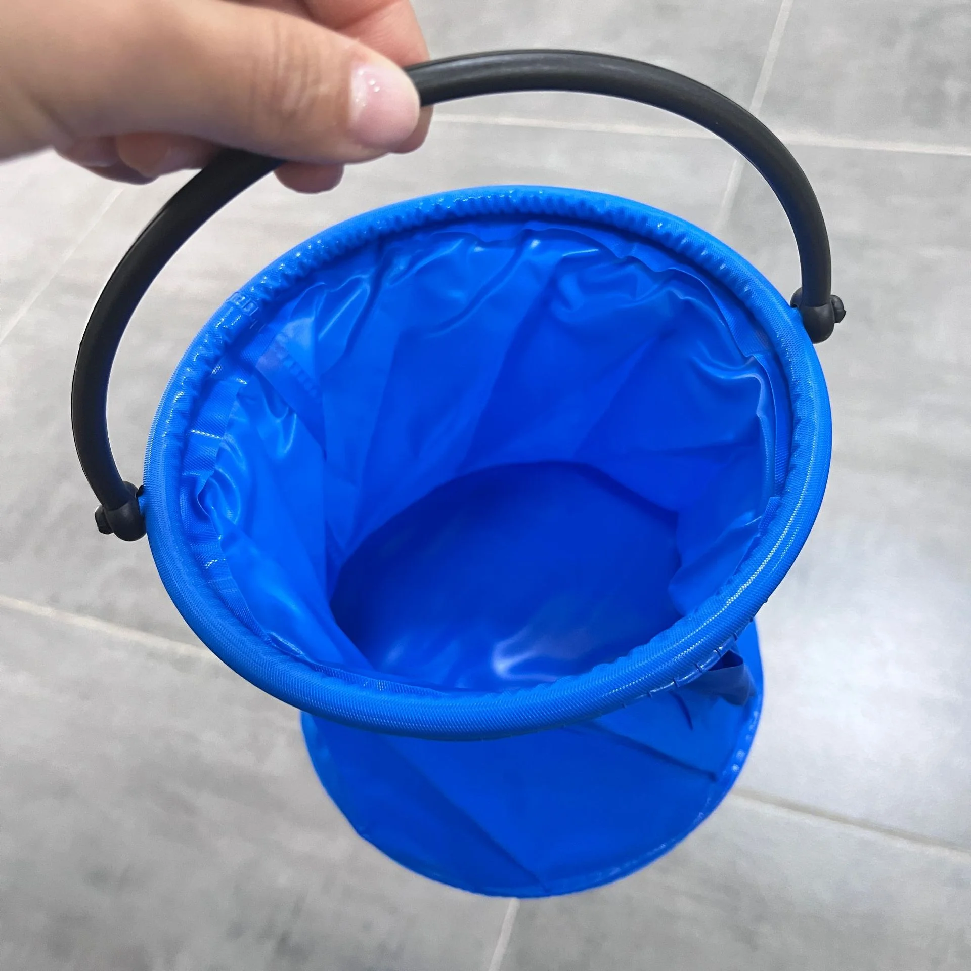 Portable foldable paint cleaning bucket, artist's foldable bucket with handle, practical bucket for outdoor camping and fishing