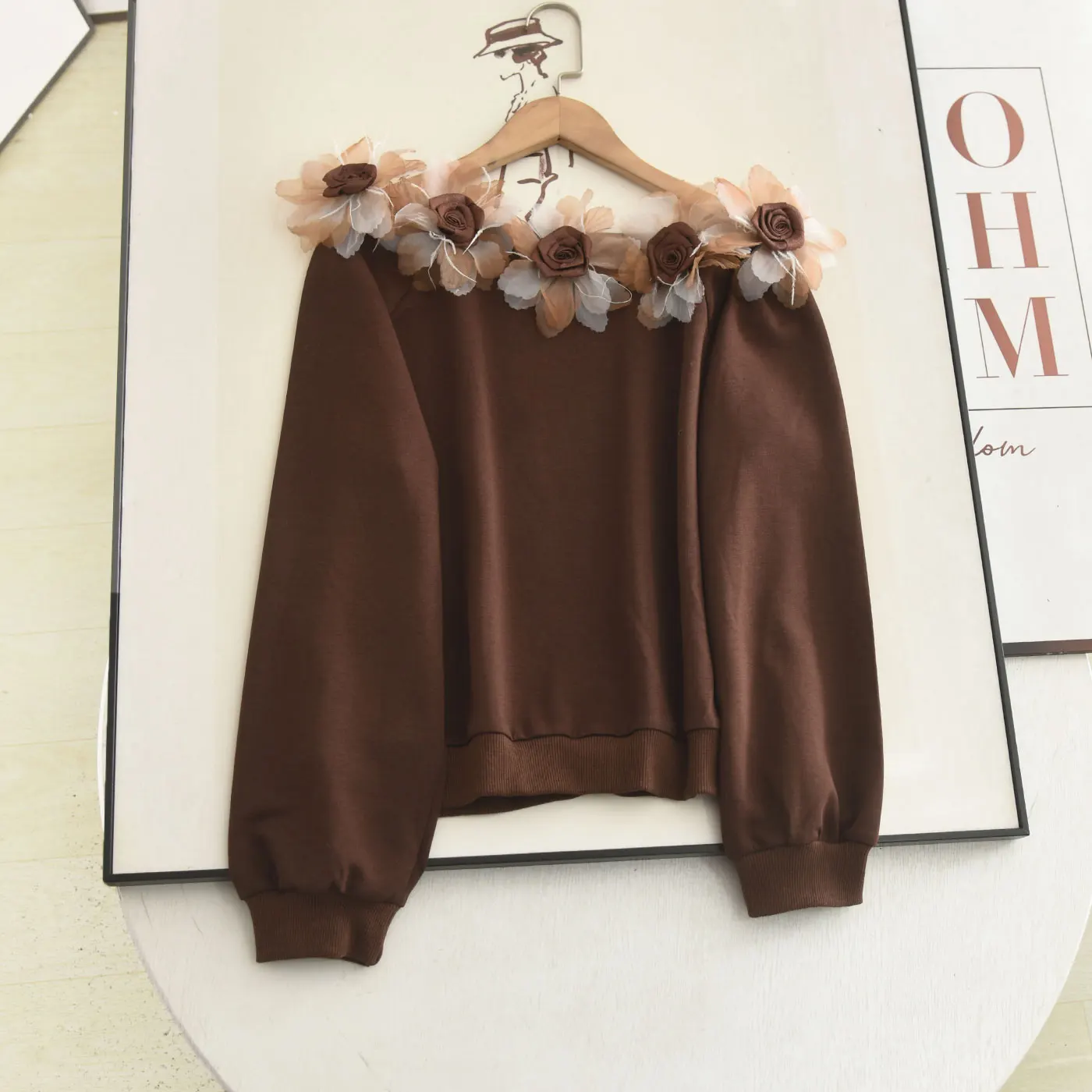 

Новинка осени 2025: Женская толстовка с отстегивающимся цветочным декором на плечах, длинный рукав, повседневная, удобная, модная, в уличном стиле