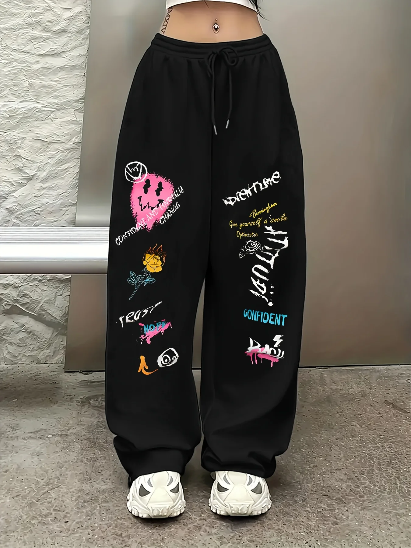 سراويل رياضية نسائية كاجوال باللون الأسود مع مطبوعات جرافيتي ملونة، سراويل مريحة للربيع والخريف بأرجل مستقيمة