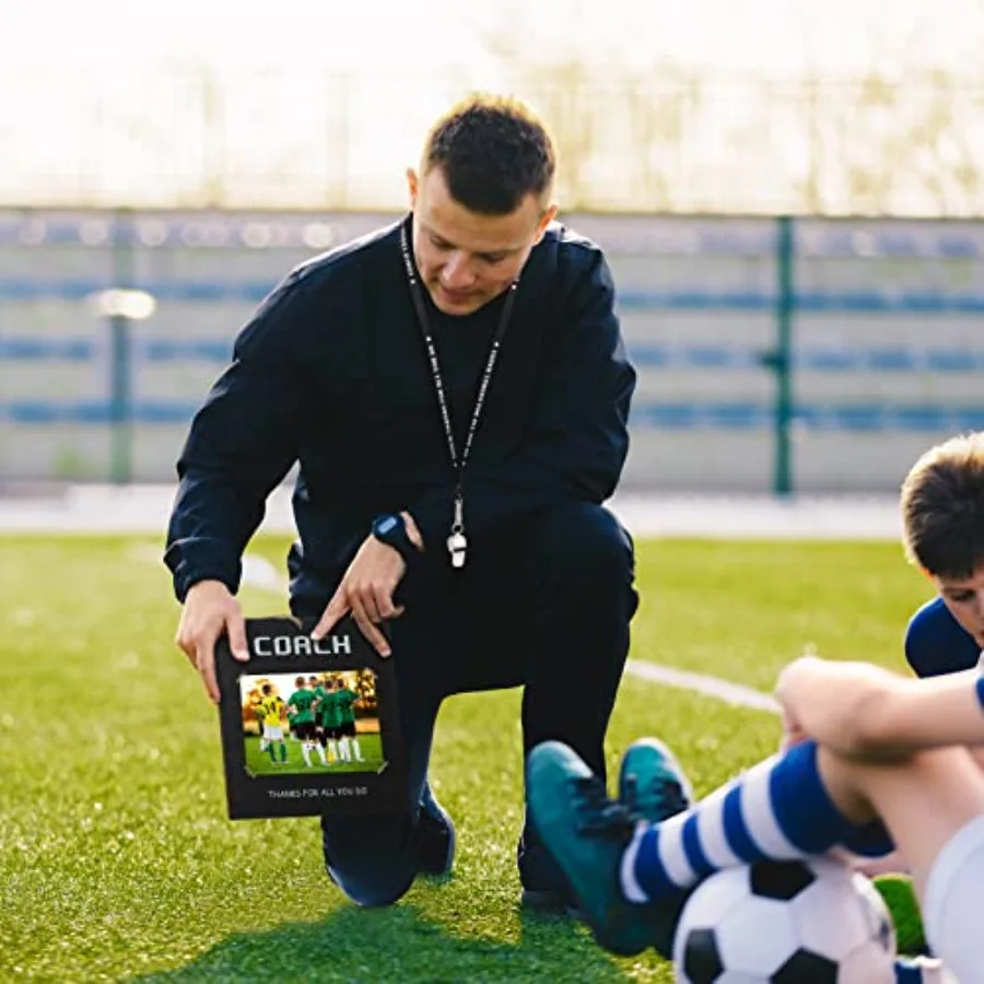 ชุดของขวัญขอบคุณโค้ชฟุตบอล 10 ชิ้น กรอบรูปไม้สำหรับใส่รูปภาพ ของขวัญแสดงความขอบคุณโค้ชฟุตบอล พร้อมพวงกุญแจขอบคุณ