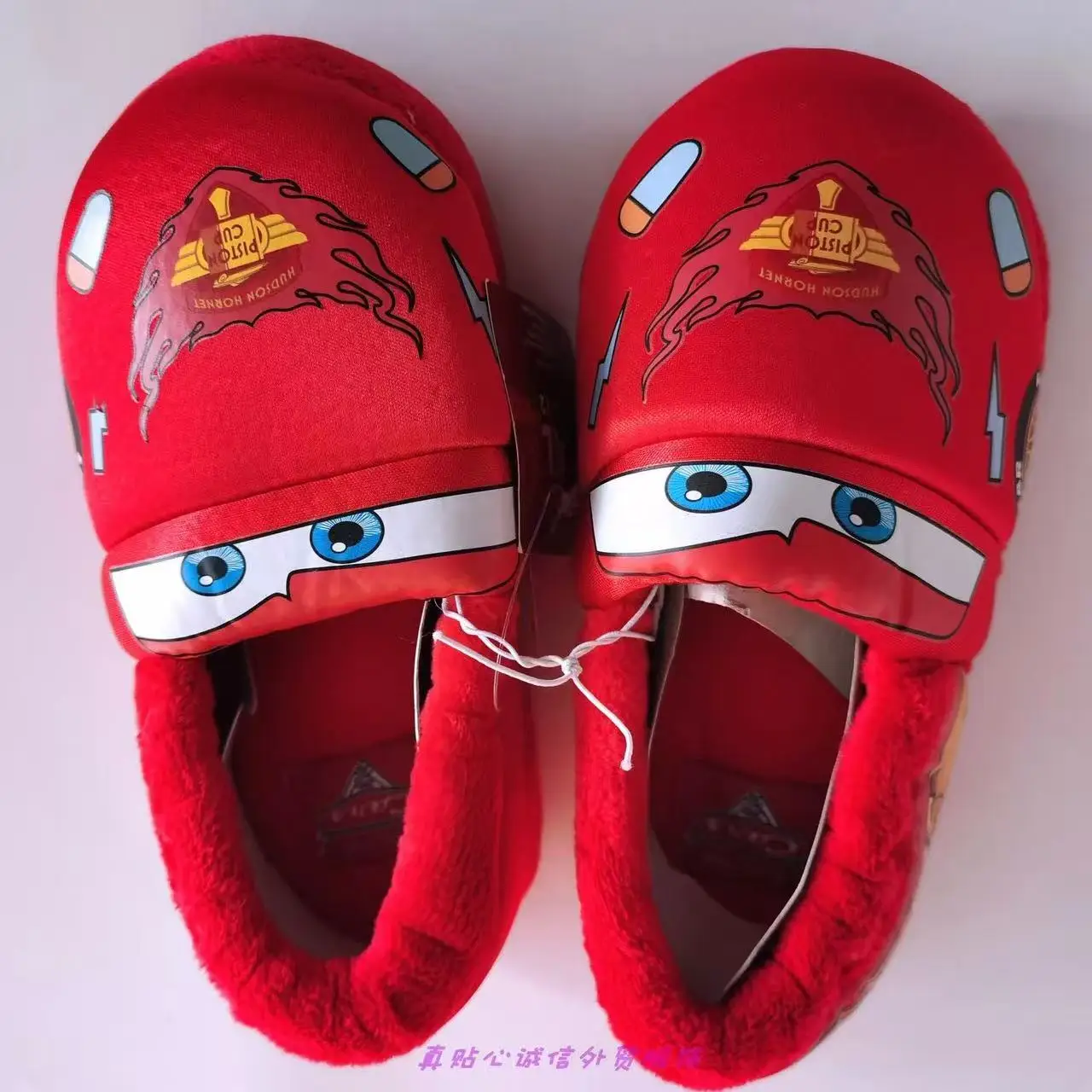 

Зимние хлопковые тапочки Disney для маленьких мальчиков и девочек, детская теплая нескользящая домашняя мягкая напольная обувь с принтом машин McQueen, домашняя теплая нескользящая домашняя обувь