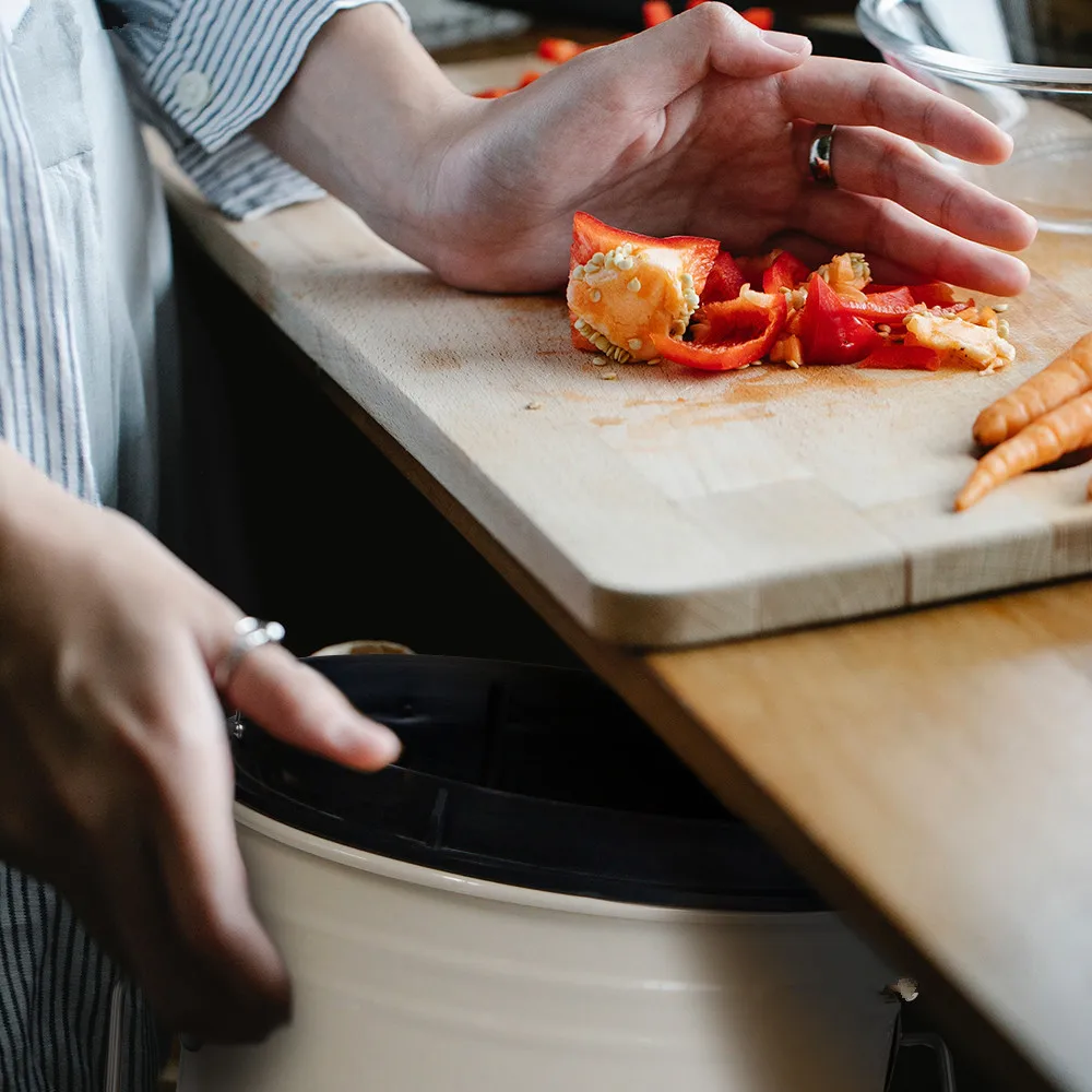 Poubelle ronde avec couvercle pour cuisine ou jardin, poubelle à coque en métal à motifs, poubelle à revêtement en plastique, accessoires de la