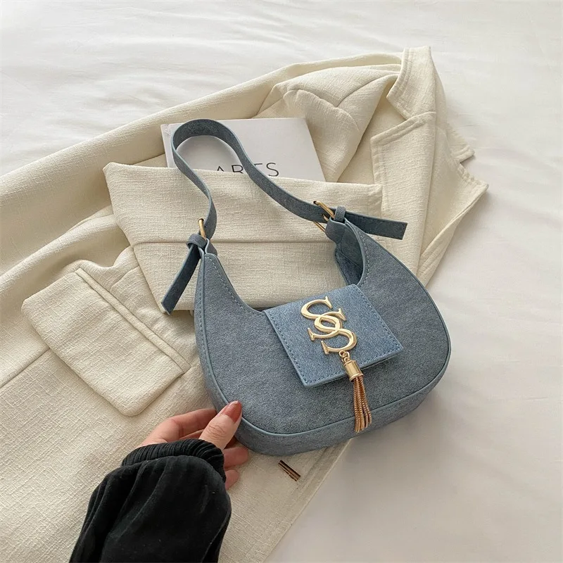 Popular Hardware Letters 2024 Summer Simple New Beautiful Personality Trend Fashion Hand Carry Crescent Women\'s Bag Bags