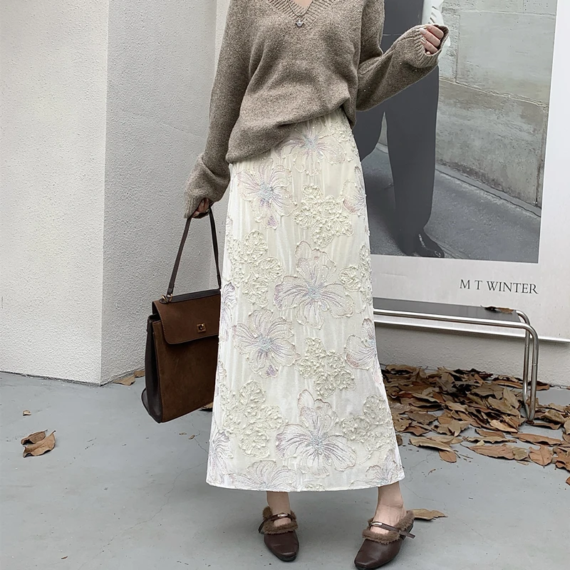 Retro Embroidered Floral Velvet Black Straight Skirt Women's Elastic-waist Back-slit A-line Skirt Niche Harajuku Trendy Office