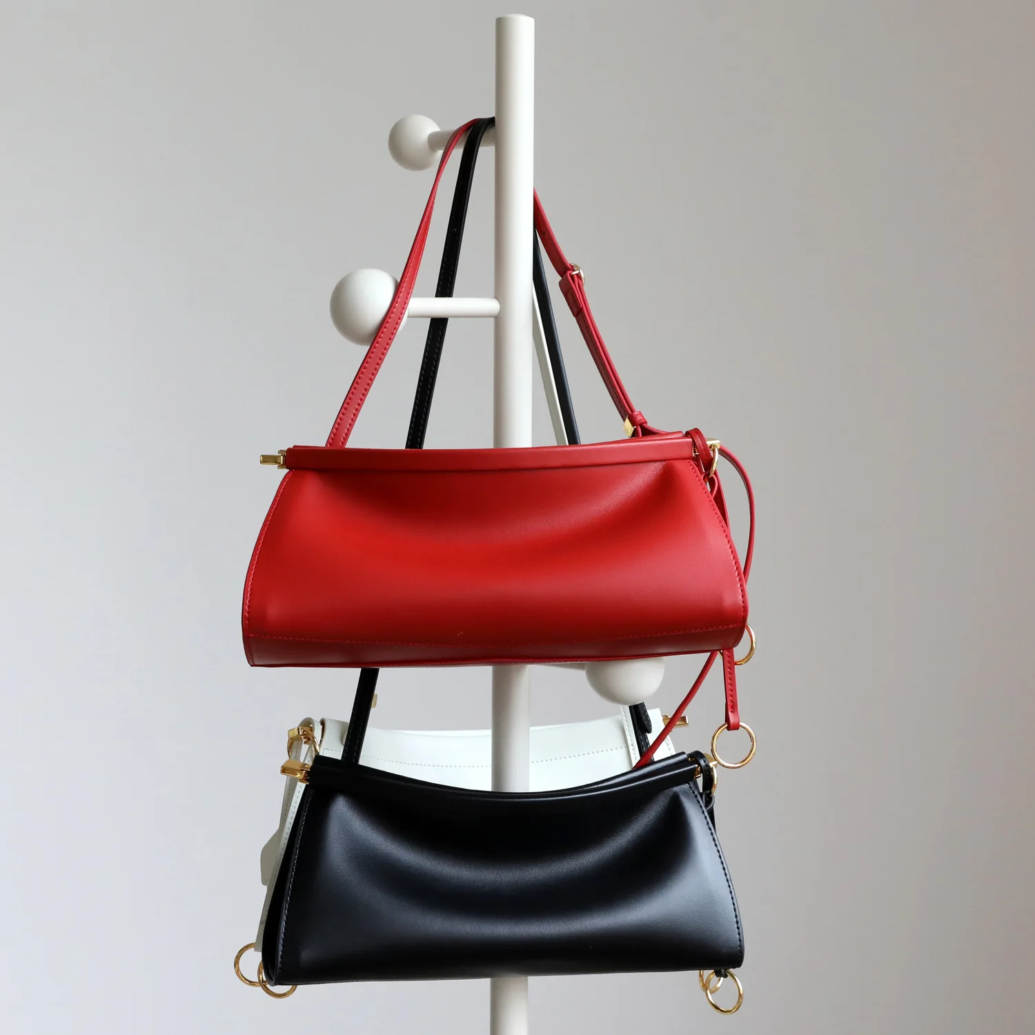 

French Niche Design Cowhide Clip Bag Plain Cowhide Leather Women Armpit Shoulder Bag Stylish Party Formal Occasions Handbag