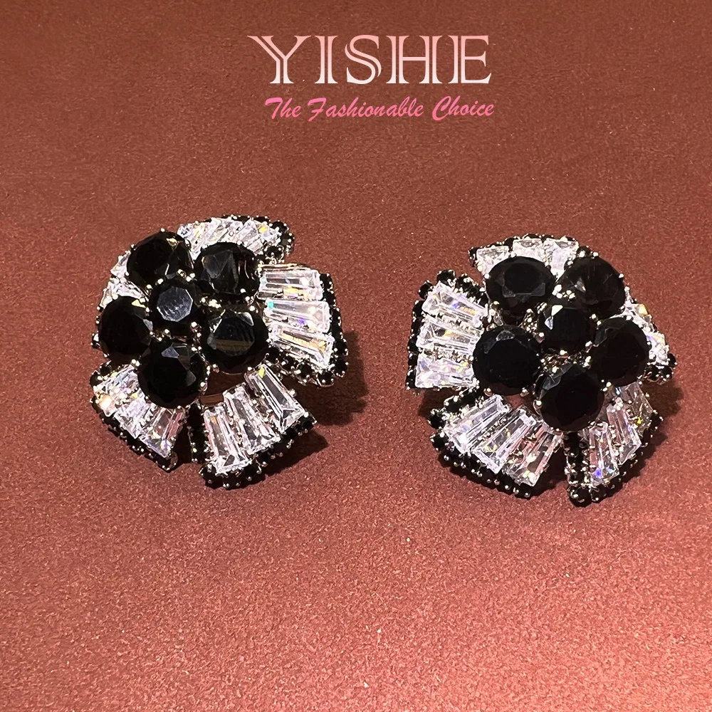 New Chinese style gold plated crystal black flower stud earrings vintage exquisite premium Chinese style medieval premium ears