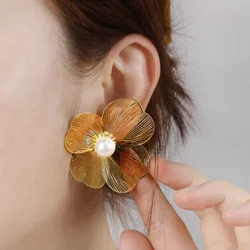 Trending Metal Pearl Big Flower Stud Earring For Women Irregular Texture Cheap Earring Fashion Jewelry Wholesale 2024 New