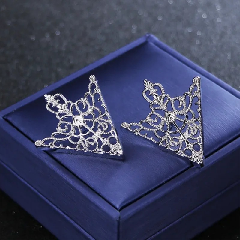 Vintage Triangle Shirt Collar Pin Collar Brooch Women\'s Brooch Hollow Out Metal Brooch Clothes Decorative Pin Fashion Jewelry