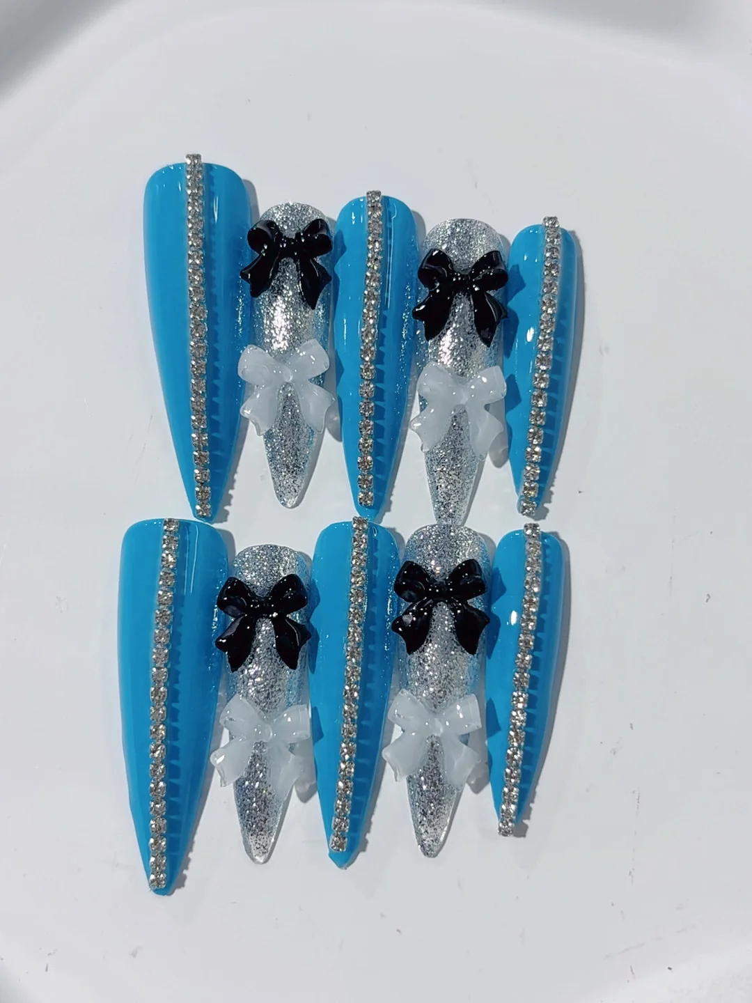 

4cm Sky Blue + Black and White Bow Nail Art Fashion Manicure (L146)