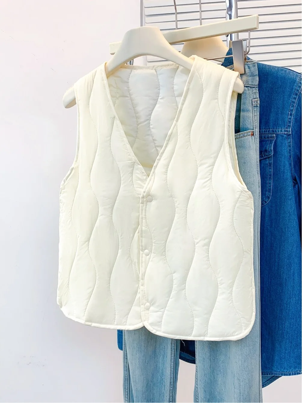 

Lightweight Thin V-Ne down Jaet Inner Wear Simple Warm Vest Tank Top Women's Faion Commute Sle Regular Length Single ...