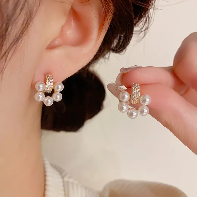 Light Luxury Niche Design Small Fragrance Slightly Inlaid Pearl Zircon Earrings High-end Elegant Retro Style Earrings for Women