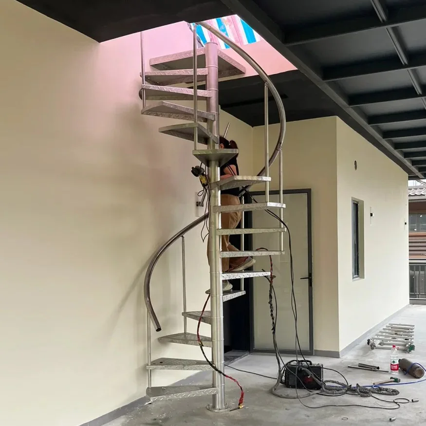 Customization Modern Design Galvanized Steel Spiral Staircase Durable Outdoor Metal Indoor Usage for House and Apartment
