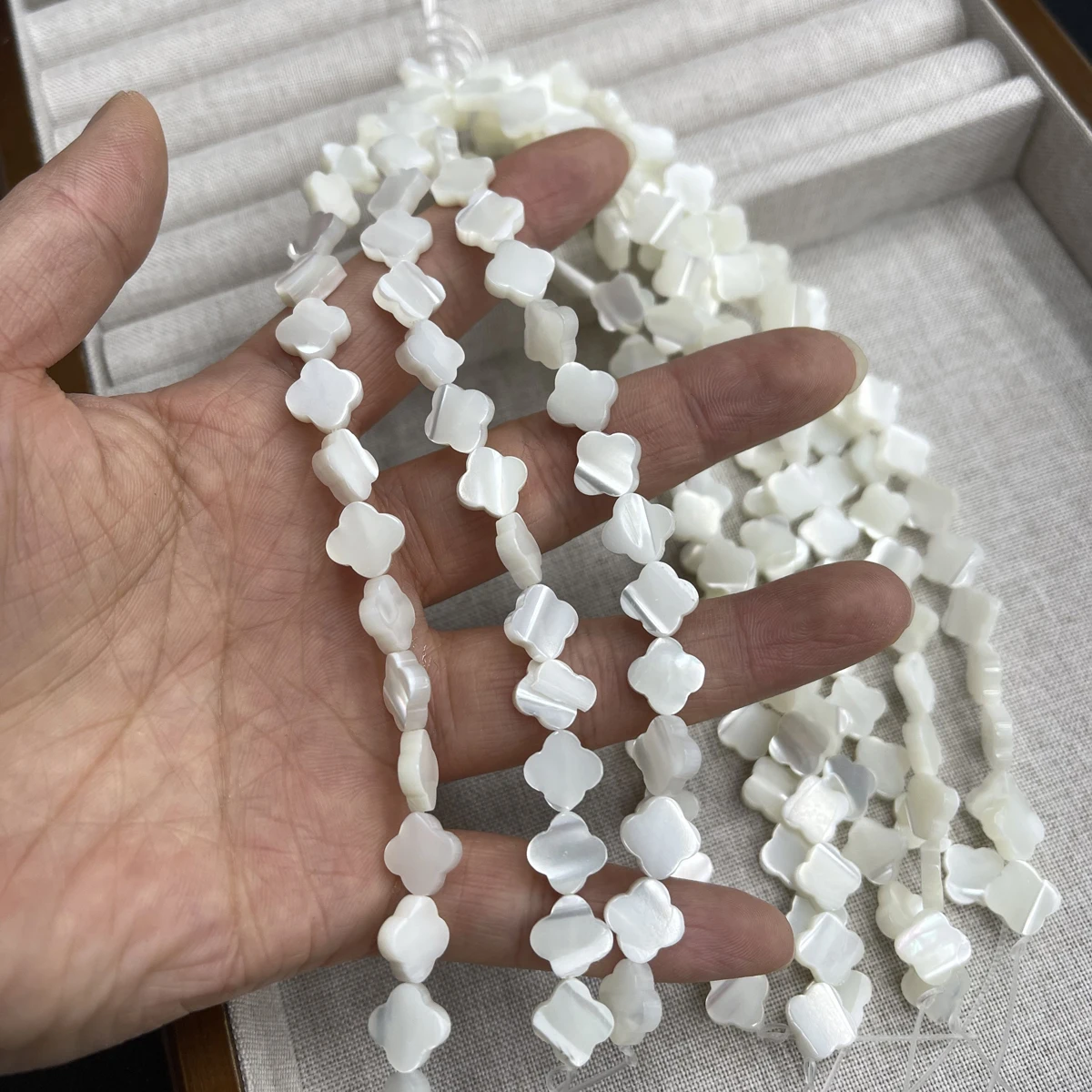 8mm Natural Shell Beads Four-leaf Clover Shape Semi-finished Beads for Jewelry Making DIY Necklaces Bracelets Accessories 18cm