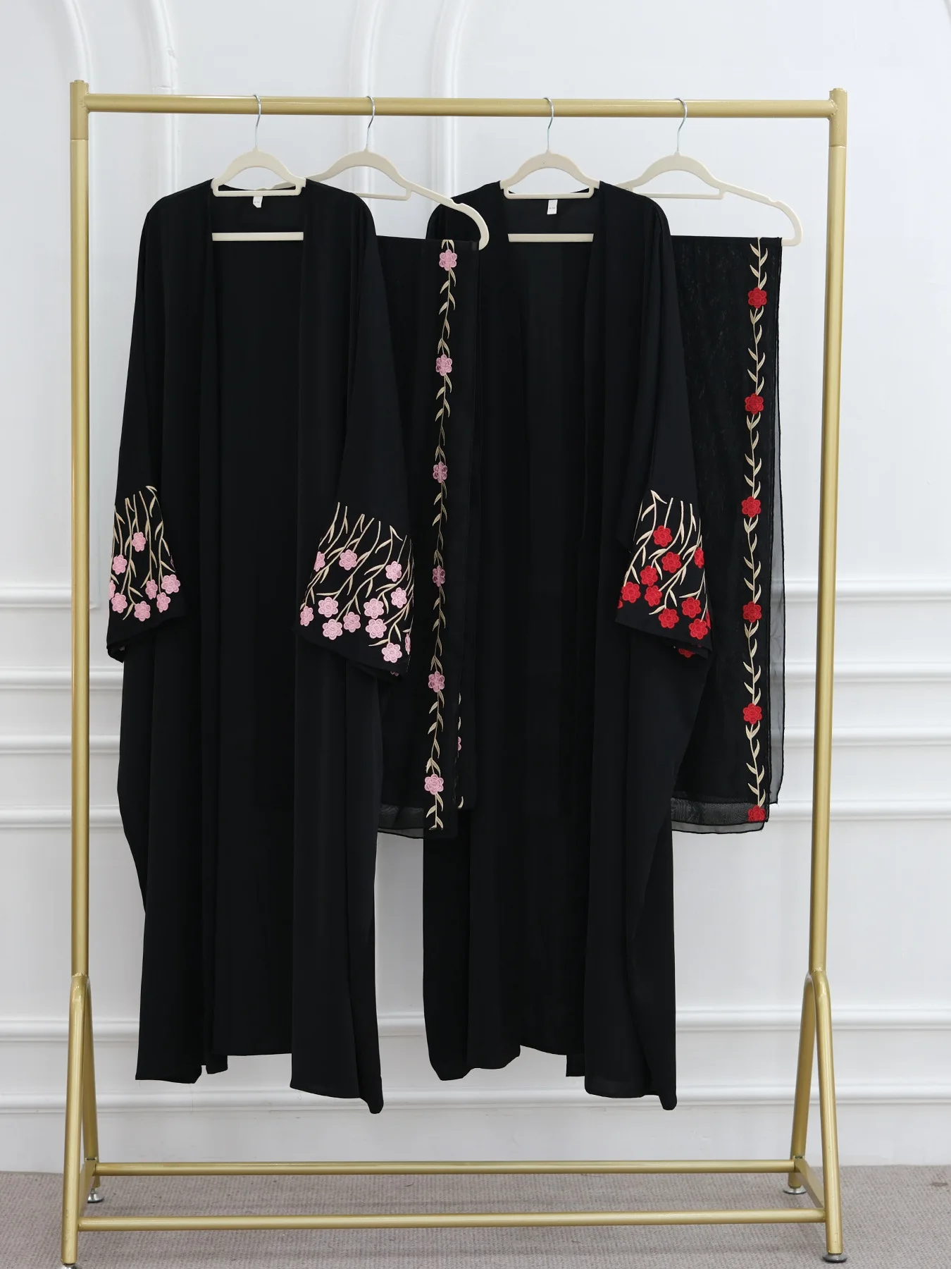 เสื้อคลุมคาร์ดิแกนปักลายดูไบสำหรับผู้หญิง แฟชั่นทันสมัย ชุดแสดงบนเวที ชุดประจำชาติ ผลิตในจีน สำหรับฤดูใบไม้ร่วง