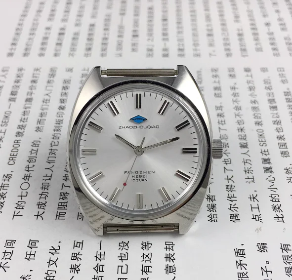 All-steel shockproof manual mechanical watch with a diameter of 36mm and comes with a strap