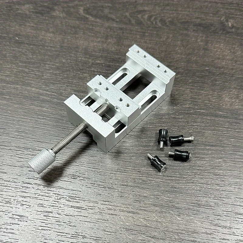 قطعة واحدة من ملزمة الحفر الصغيرة مع فكي مطاطي ناعم، نطاق لقط 0-47 مم مشبك نائب صغير للحرف اليدوية والنمذجة والإصلاحات #4