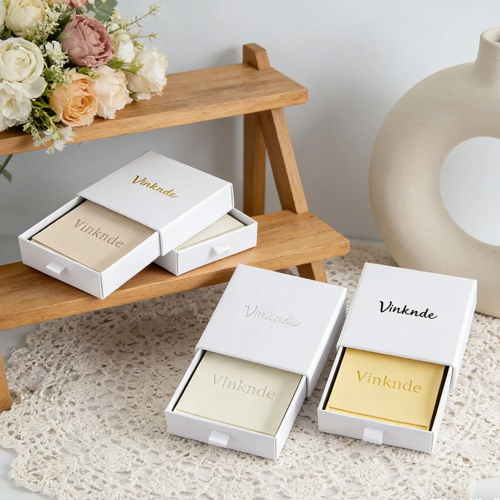 

Custom Logo 7x7x1.7cm White Drawer Jewelry Box and 6x6cm Fashion Microfiber Bag for Ring Earring Necklace Bracelet Gift