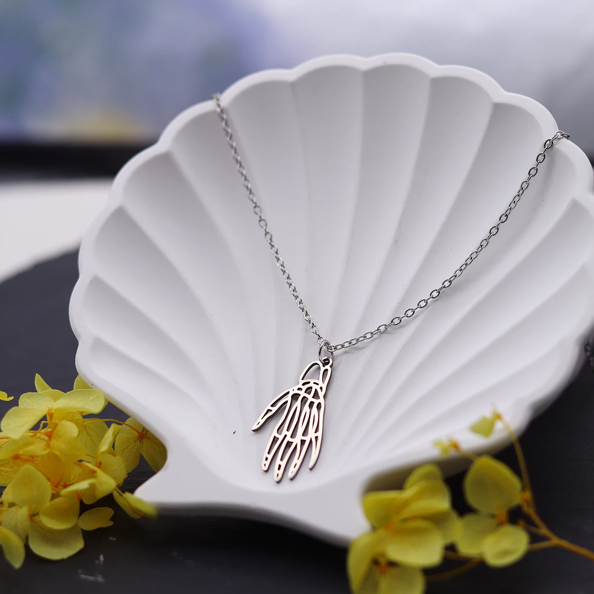 Halloween Cool Creative Style Necklace Multi-Purpose Skeleton Hand Gothic Clavicle Vintage Neck Chain Choker Gifts for Friend