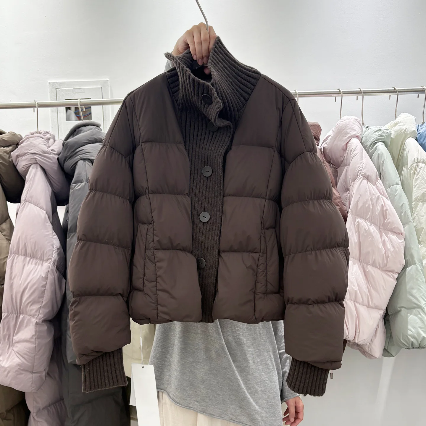 سترة نسائية شتاء 2025 سترة خبز قصيرة جديدة على الطراز الغربي سترة كورية فضفاضة محبوكة مرقعة #4