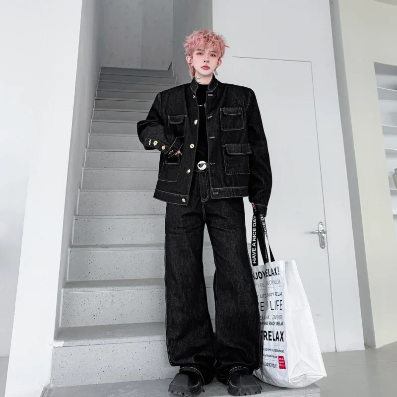 

Мужской джинсовый костюм (куртка и брюки) весна 2026: классический стиль, модный молодежный образ, длинный рукав, воротник-стойка, многофункциональный.