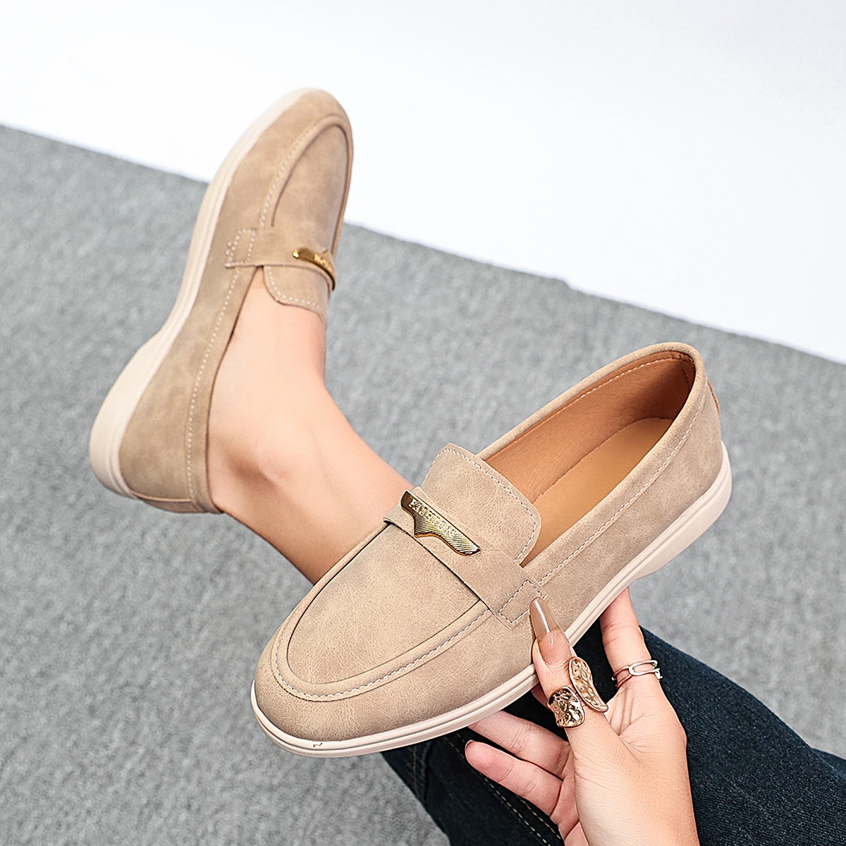 Frühling Herbst Damen Wildleder-Loafer Schuhe Runde Zehenkappe mit Metall-Dekor Plateau Dicke Sohle Slip-on Lässige Bequeme Alltagsschuhe – Detail 6