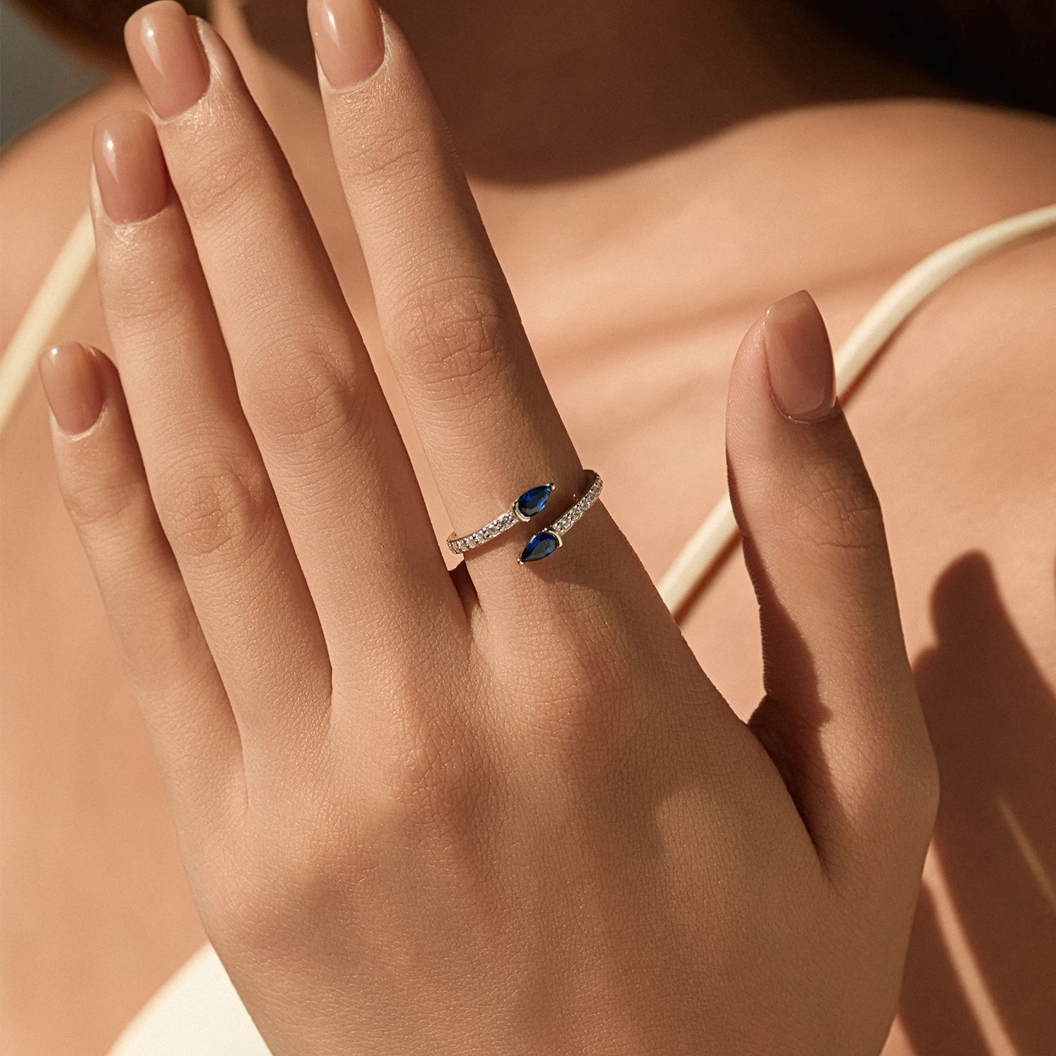 YANLOK 925 Sterling Silver Sparkling Royal Blue Zircon Water Drop Adjustable Snake Shape Finger Rings For Women Fine Jewelry