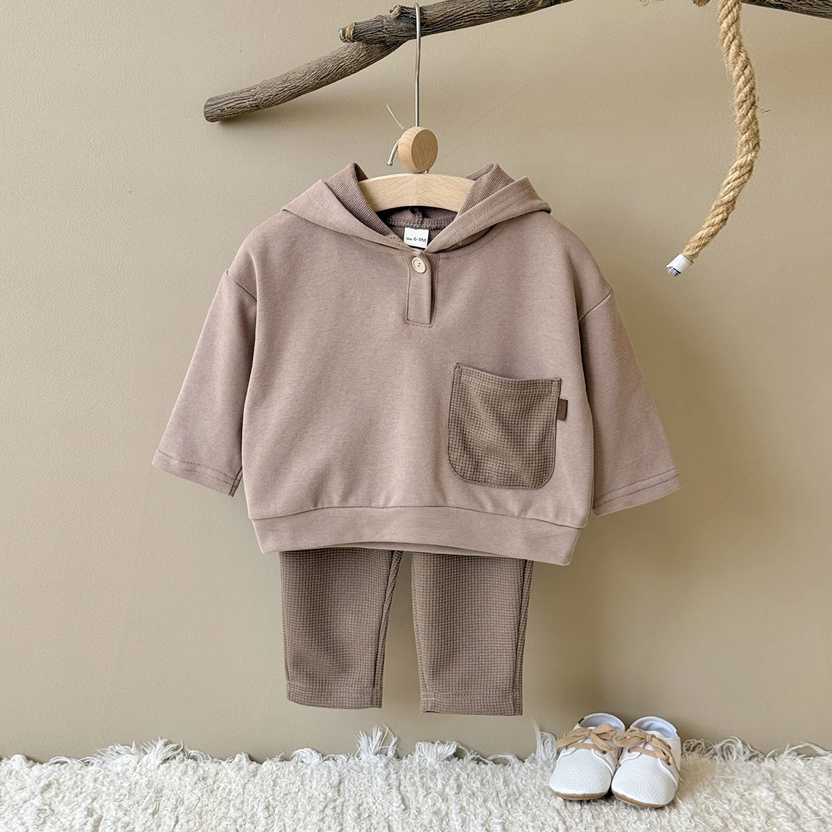 Spring and Autumn Cool Baby Clothing Pocket Design Hoodie+Brown Sports Comfortable Pants Baby Set