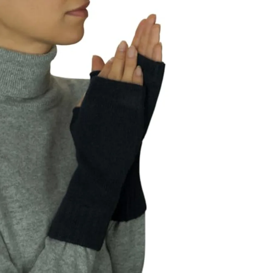 

Lona Scott Womens cashmere fingerless mitts