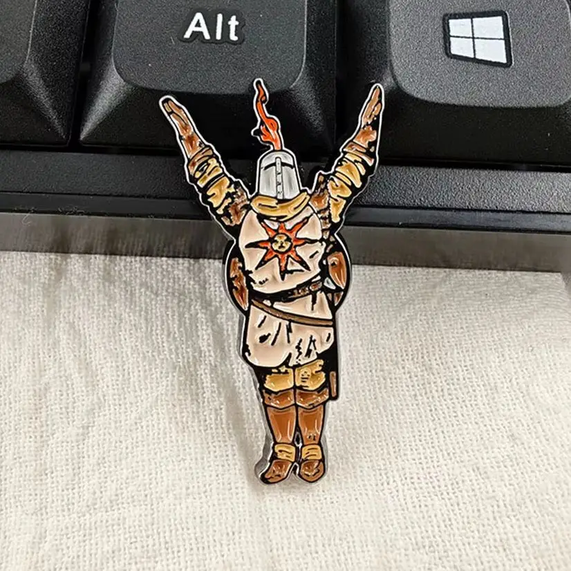 Dark Souls-Solaire Enamel Pin Praise The Sun Knight Brooch Astora Warrior Badge Video Game Fans Cosplay Jacket Bag Charm Gift