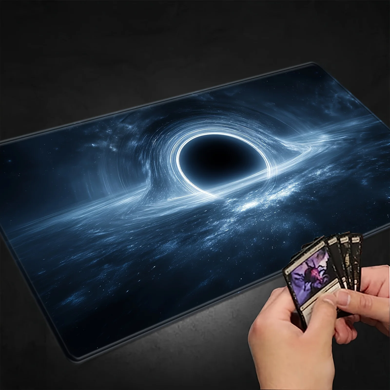 

Игровой коврик Cosmic Black Hole | Совместим с TCG/MTG/CCG/RPG | Нескользящие и моющиеся | Идеально подходит для астрономической тематики.