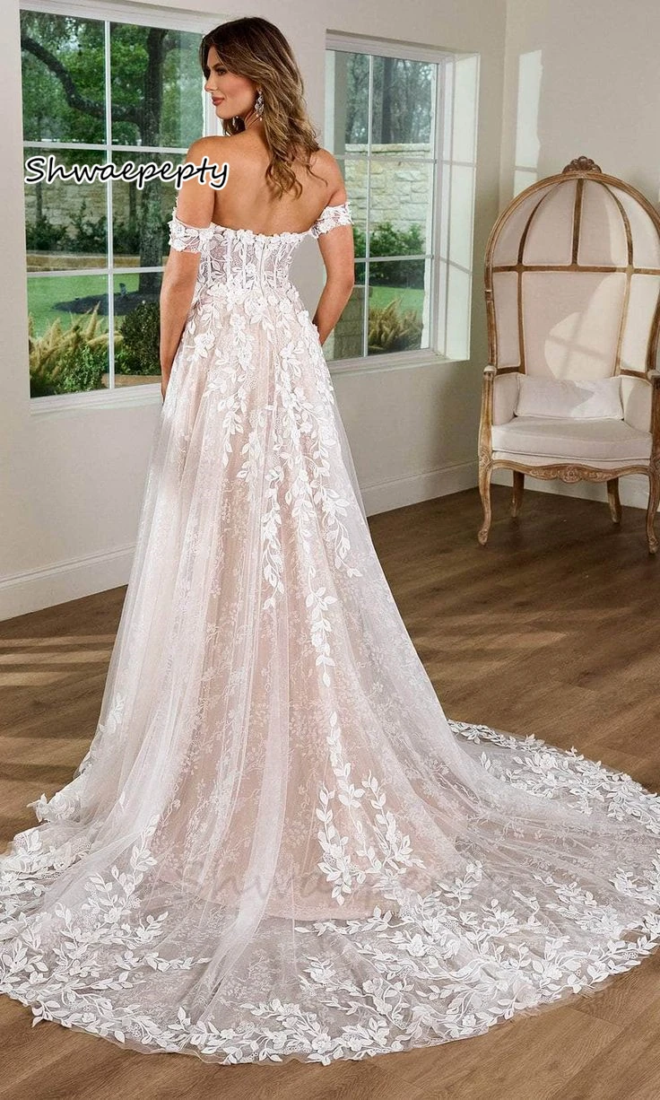 Delicate Lace Country Wedding Dresses Cream Lining Off The Shoulder Court Train A-Line Boho Bridal Gowns Sweetheart neck