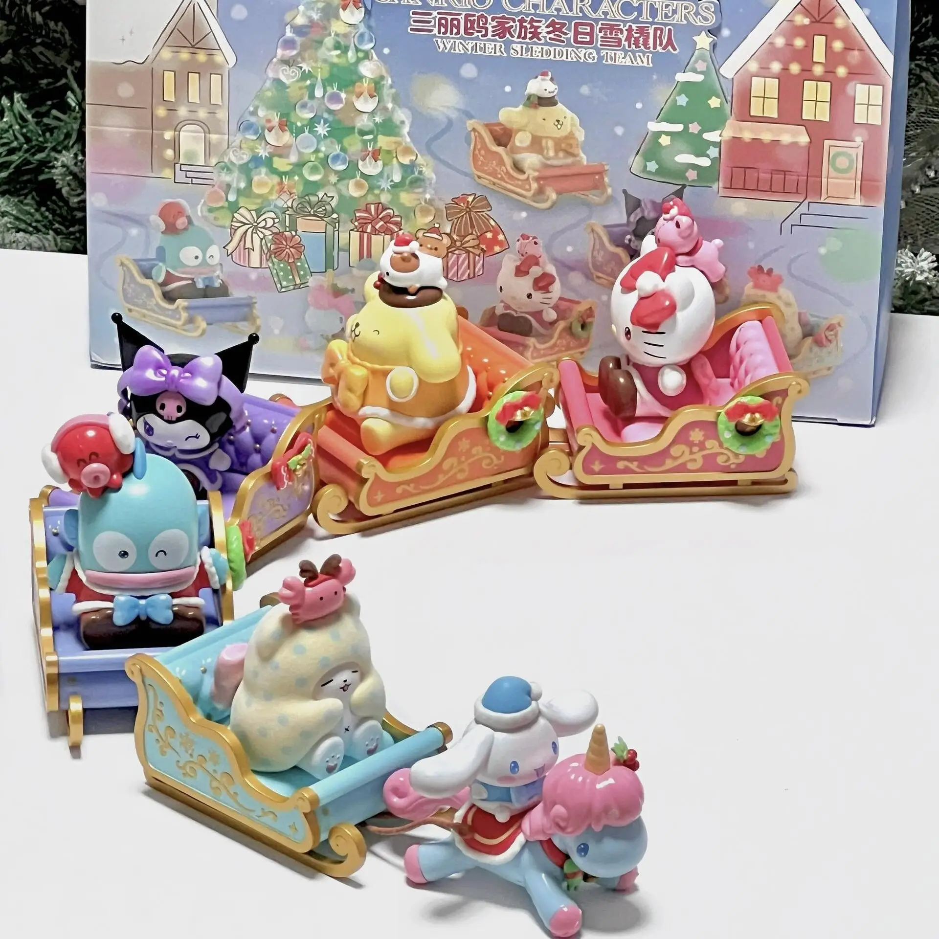 Genuíno sanrio família inverno bobsleigh equipe natal na moda jogar presente caixa cega bonito artesanal decoração kawaii boneca figuras