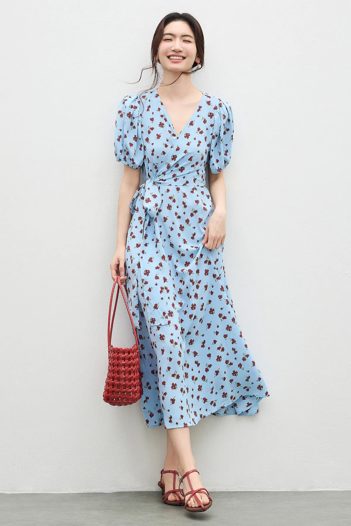 SENTUBILA 2026 Sommer-Blumenkleider für Damen, Französischer V-Ausschnitt, Puffärmel, Elegantes Taillenband, Figurbetontes Bedrucktes Midi-Kleid W62LF7571 – Detail 17