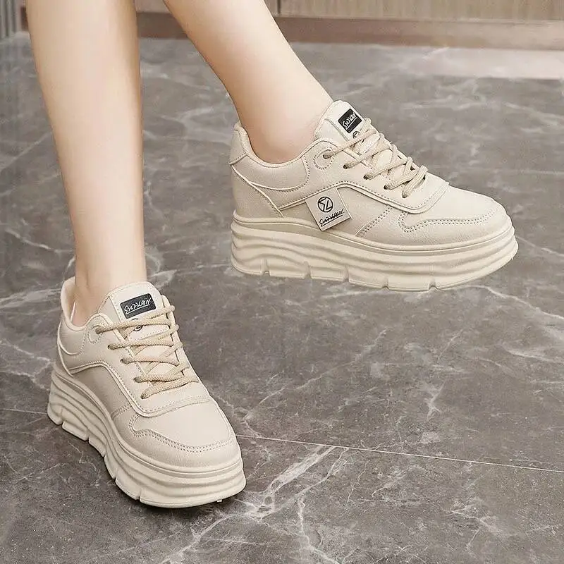 Moipheng Punk Street Fashion White القوطية نمط منصة عالية الكعب أحذية رياضية الفتيات تأثيري أسافين أحذية امرأة أحذية مصممين