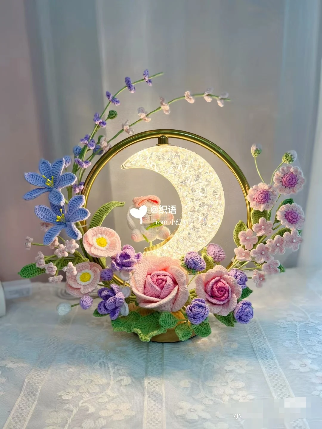 

Finished crocheted flower bedside table night light handmade DIY wool woven eternal flower
