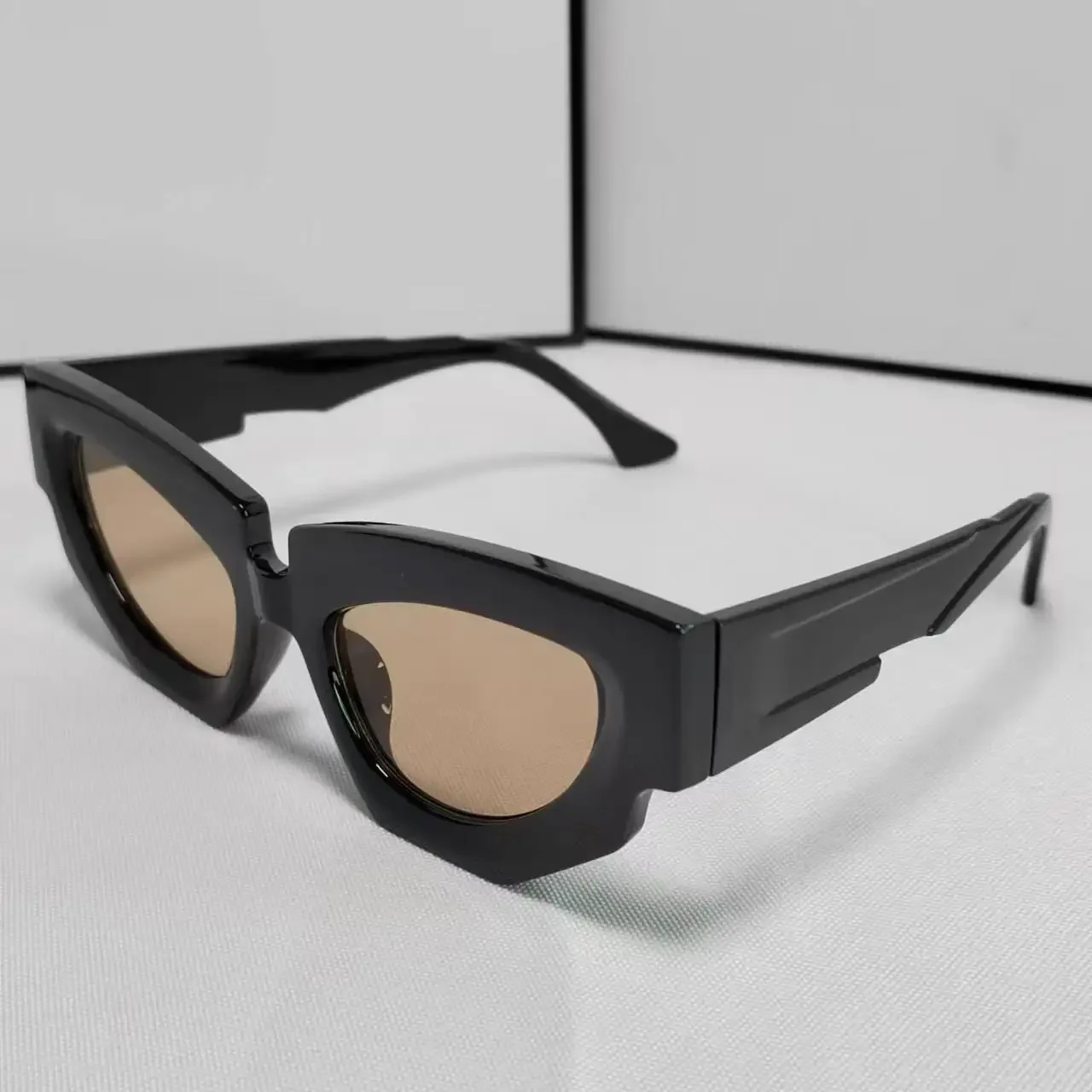 INS Fashion Women Cat Eye Sunglasses Trendy Men Luxury Beach Party Sunshade Mirrors Women's Personalized Outdoor Street UV400