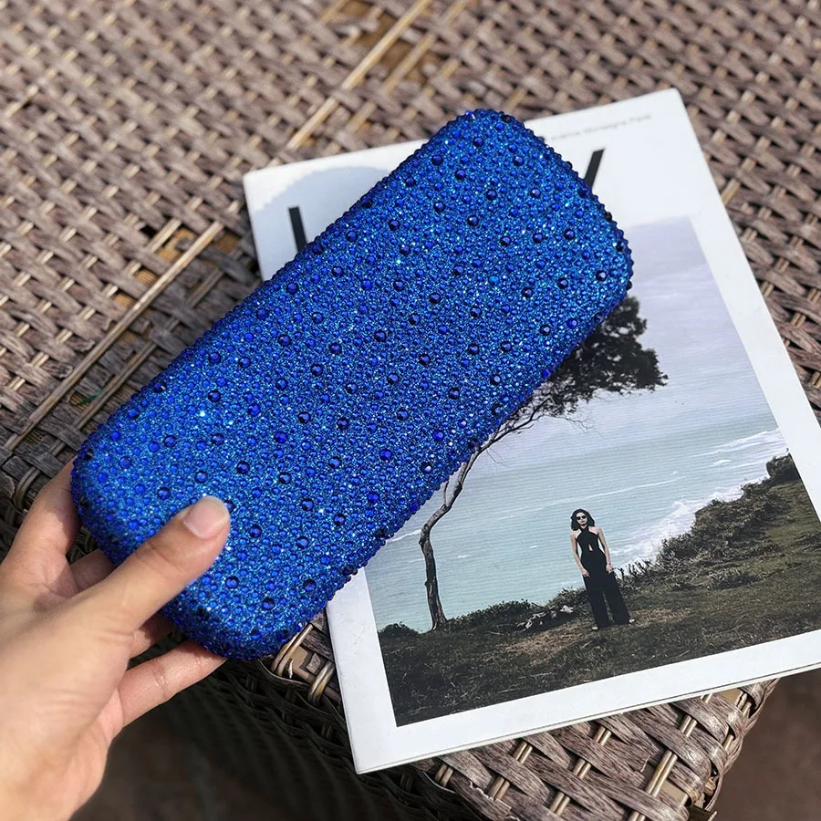 

High-end diamond-encrusted box bag, fashionable, simple, personalized and shiny, light luxury, hand-held bag, dinner bag.