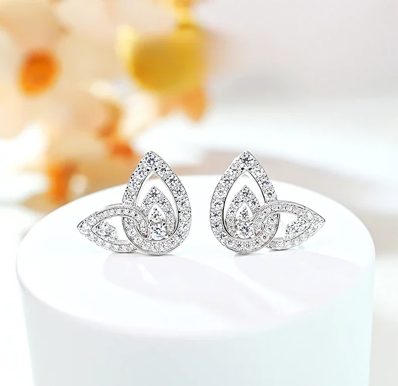 

Luxury Leaf 925 Silver White Diamond Earrings Set with High Carbon Diamonds, Sweet and Versatile for Everyday Women