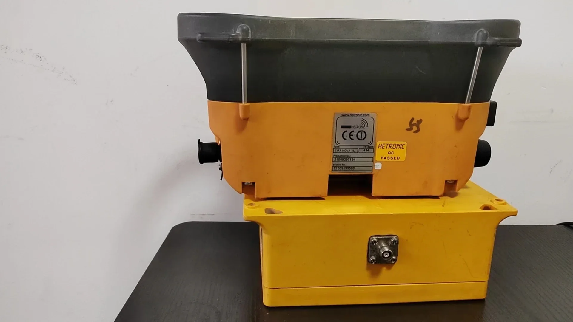 جهاز تحكم عن بعد مستعمل من هيترونيك Nova-XL 434 لمضخة الخرسانة Cifa