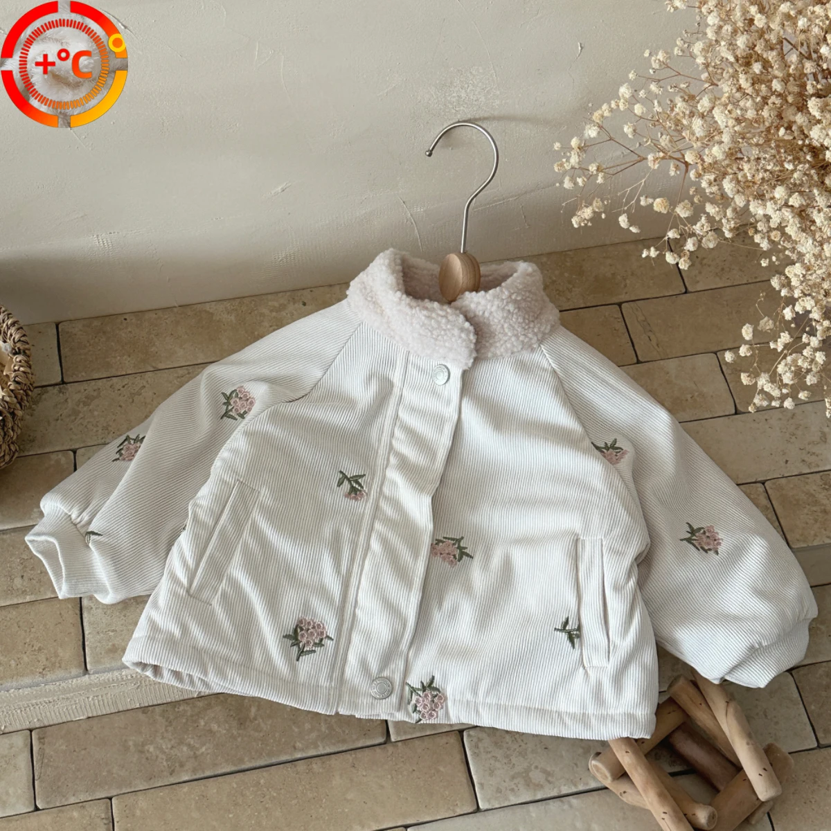 

Плюшевые утолщенные куртки для новорожденных девочек Повседневная мода цветок вышитые меховой воротник зимой хлопковое пальто