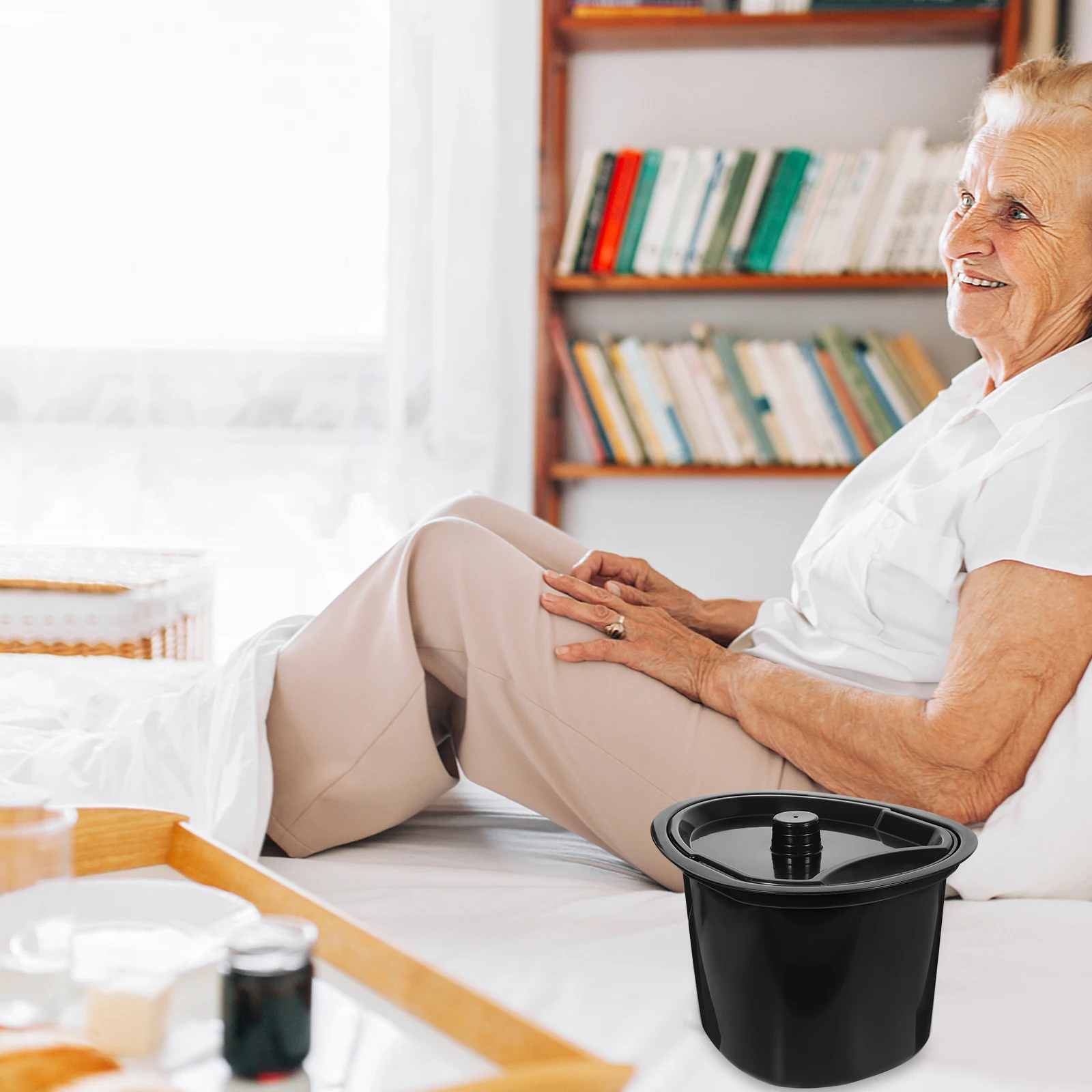 

5L Black Portable Bedpan Chamber Pot Lid for Elderly Kids Disabled Hospital Home Use Plastic Urine Bucket Travel Size