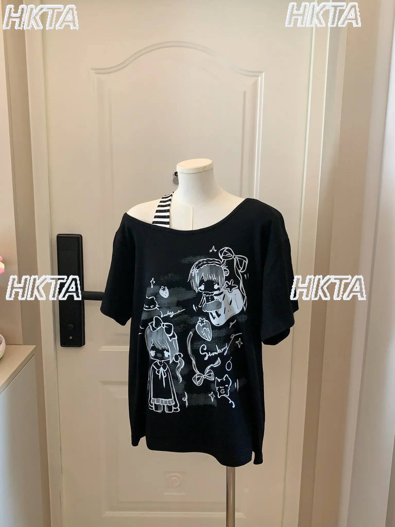 Subculture Sweet Cool Stripe Shoulder Spill Loose Two Dimensional Printing Tshirt Black Top Summer Short Sleeved T Shirt Women