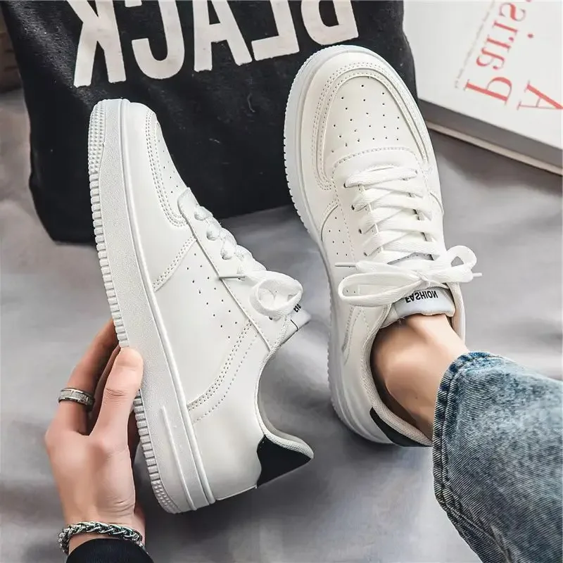 Scarpe da ginnastica comode da uomo Scarpe da uomo Esplosione Scarpe bianche piccole in pelle con suola spessa Scarpe casual alla moda da uomo Scarpe da ginnastica in pelle